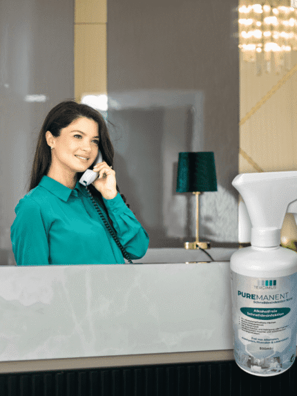 PUREMANENT Schnelldesinfektion 500 ml am Hotelempfang