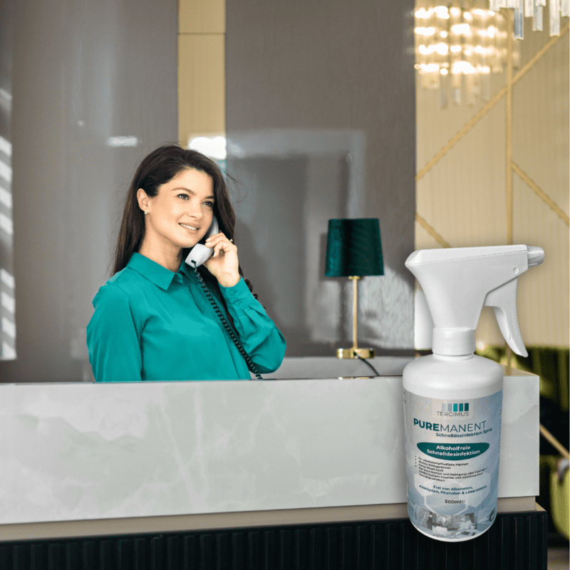 PUREMANENT Schnelldesinfektion 500 ml am Hotelempfang