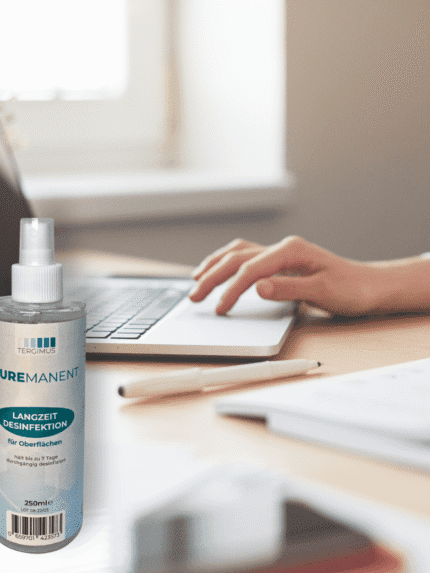 PUREMANENT Long Protect 250 ml Langzeitdesinfektion am Schreibtisch mit Laptop